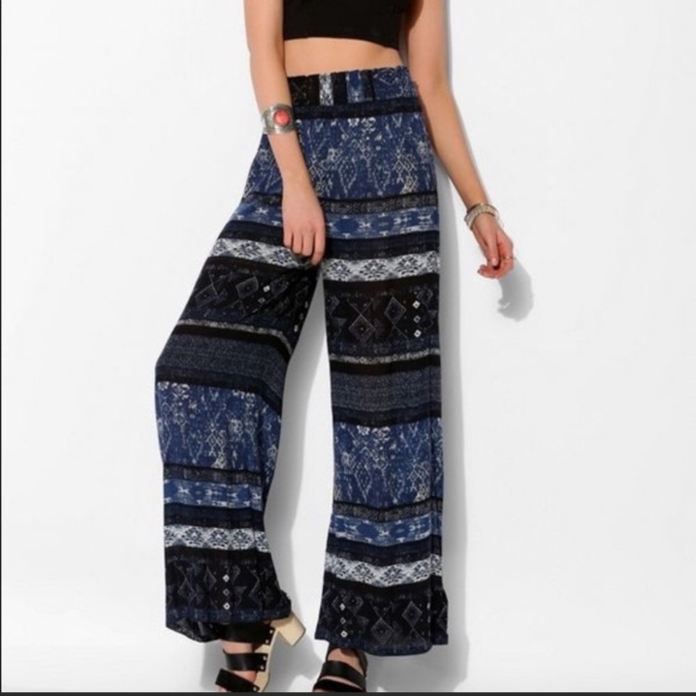 Blue tribal print Ecote flowy pants
